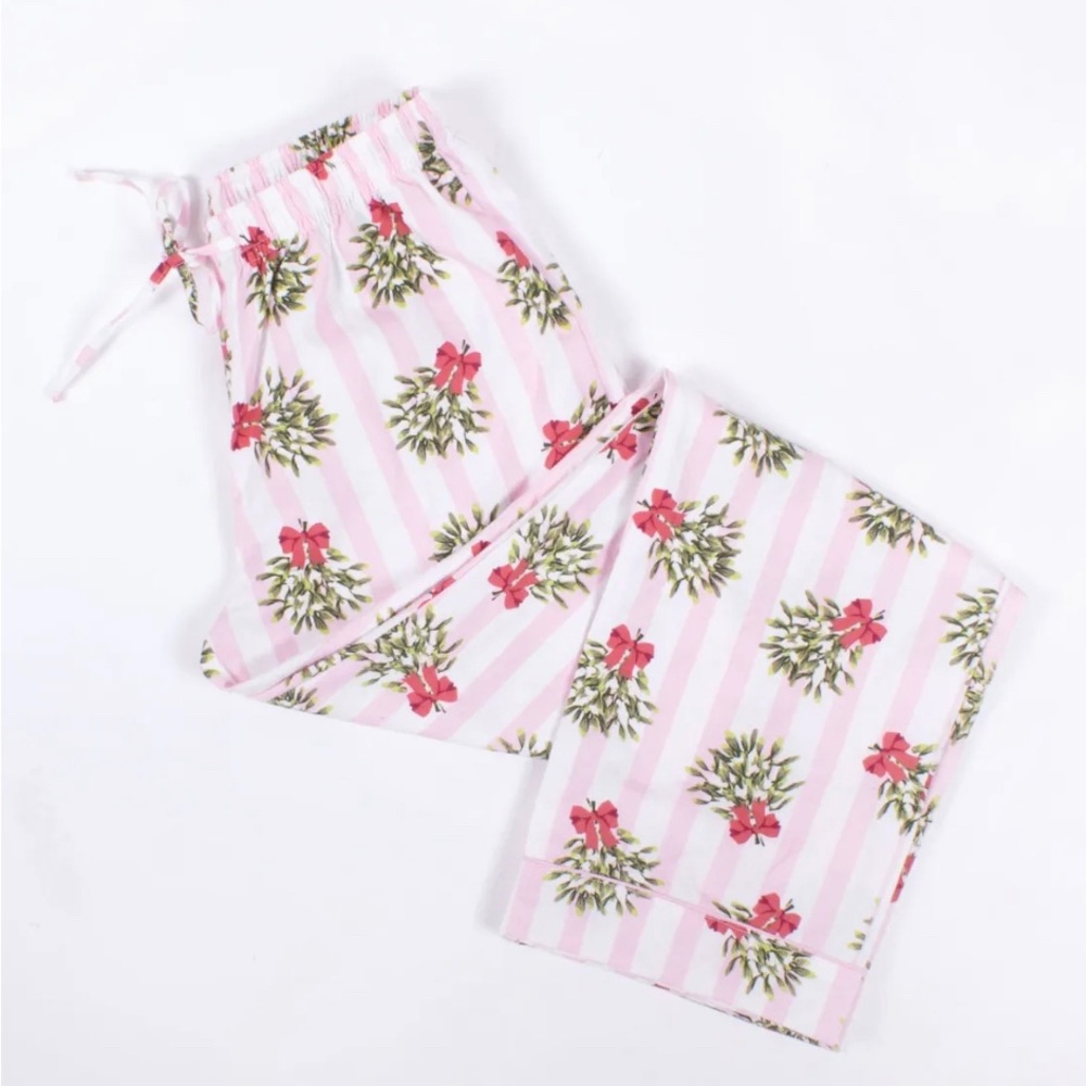 Brand New! Mistletoe Holiday Christmas Pajamas Lounge Pants.